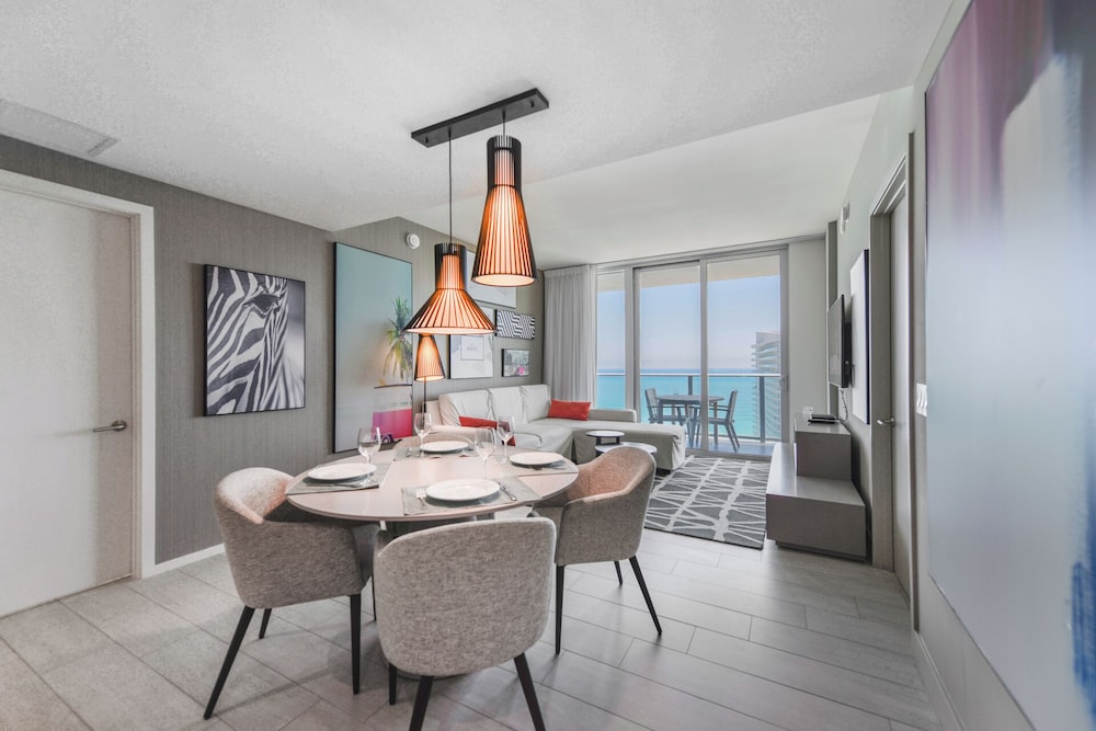 40th-Floor Gem Top Views & Amenities
