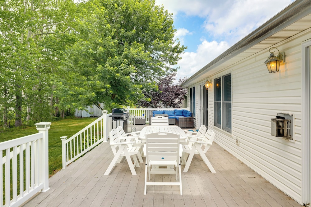 2 Mi to Bethany Beach: Home w/ Furnished Deck