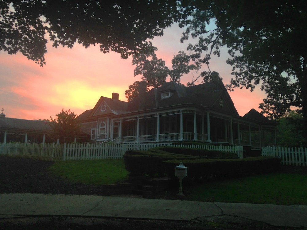 Hogan House at Rose Hill B&B