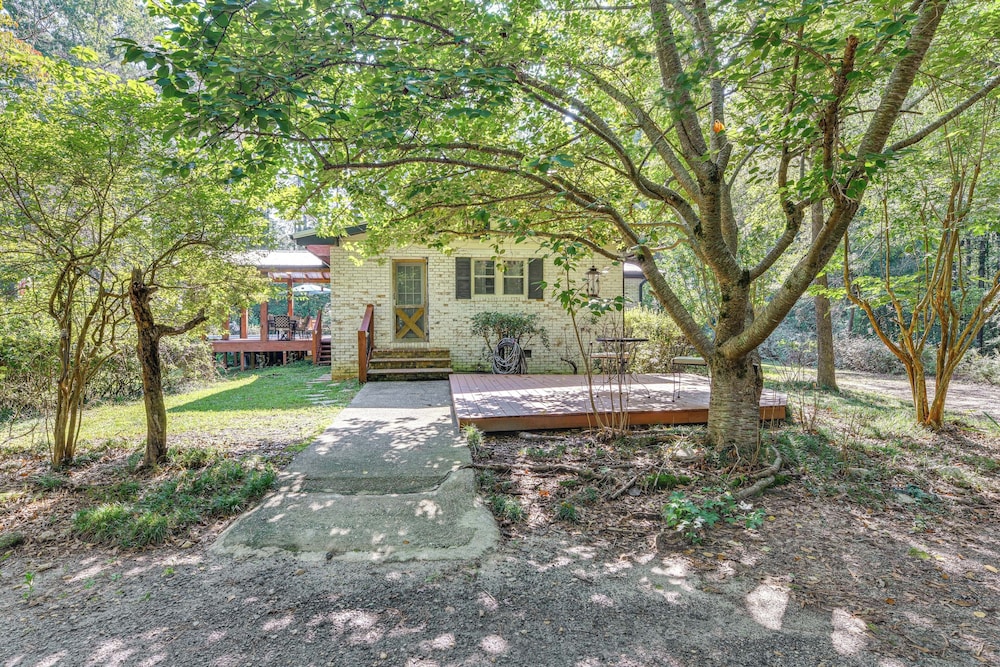 Pool & Deck: Pond-view Getaway in Newnan!