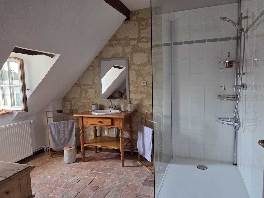 AU PIED DU LAVOIR