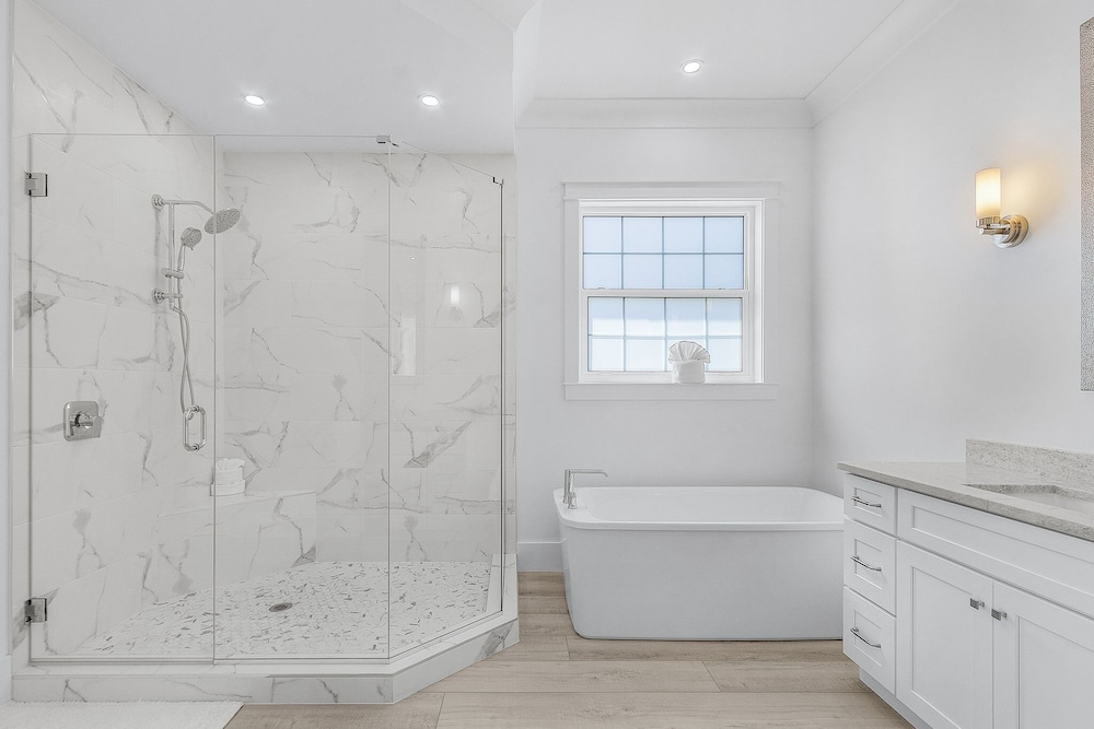 673 White Sands Retreat: Bay Views, Pool, Elevator 5 Bedroom Home
