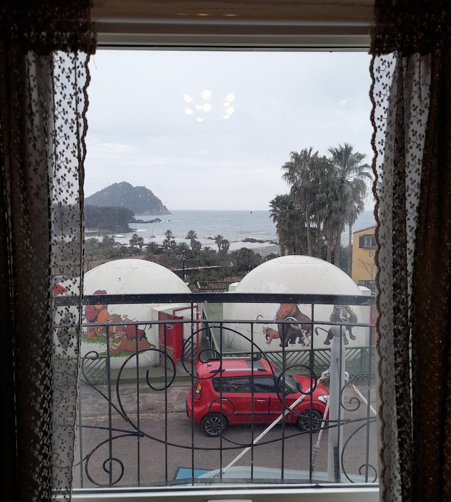 Lime Orange Vill Pension
