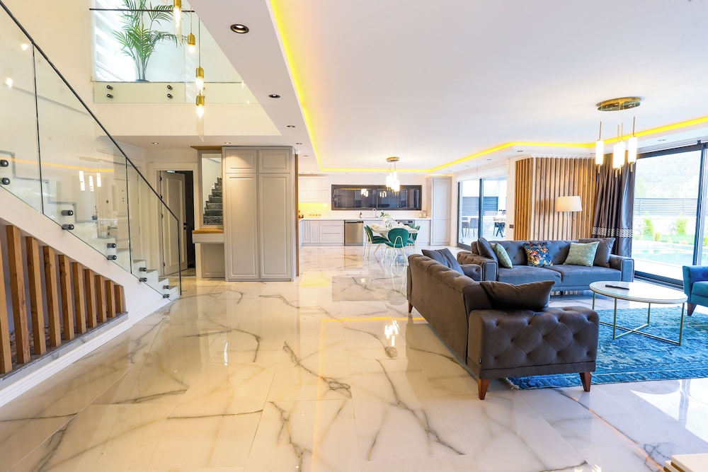 Villa White House