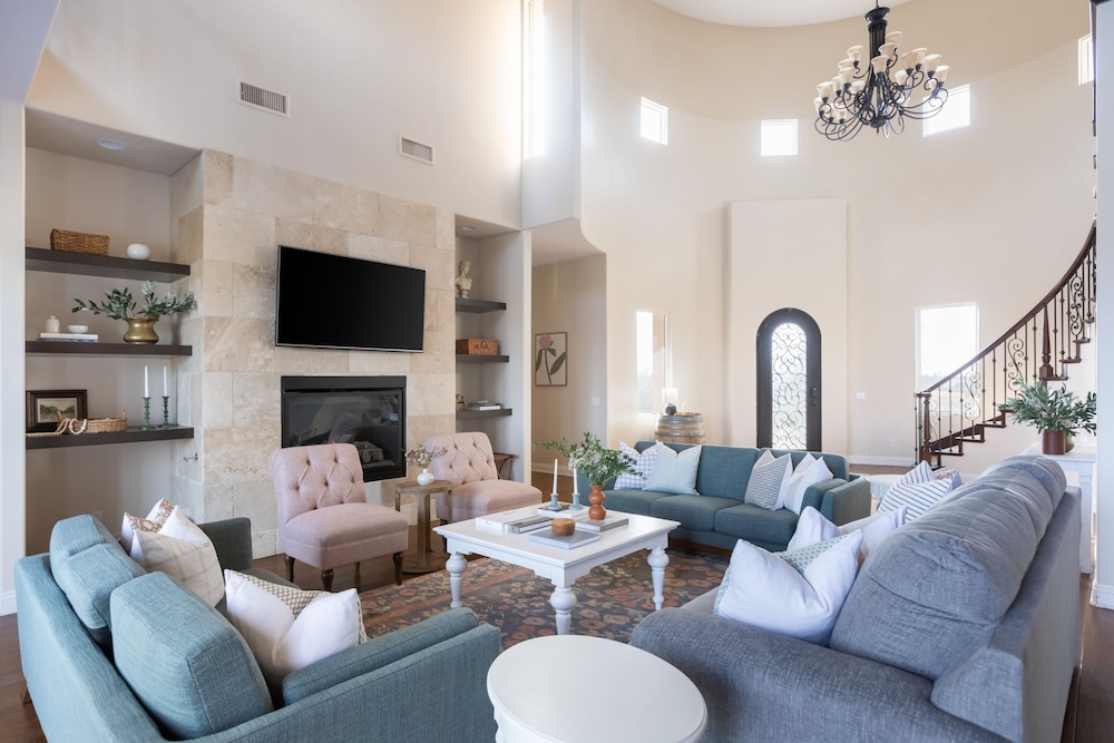Palazzo Del Sol By Avantstay Breathtaking Home w Mountain Views Hot Tub