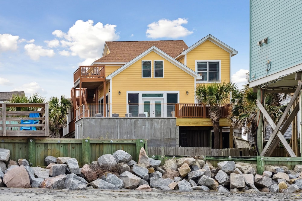 Oceanfront w Pool Panoramic Deck Views 5bdr Folly Ocean Breeze by Avantstay