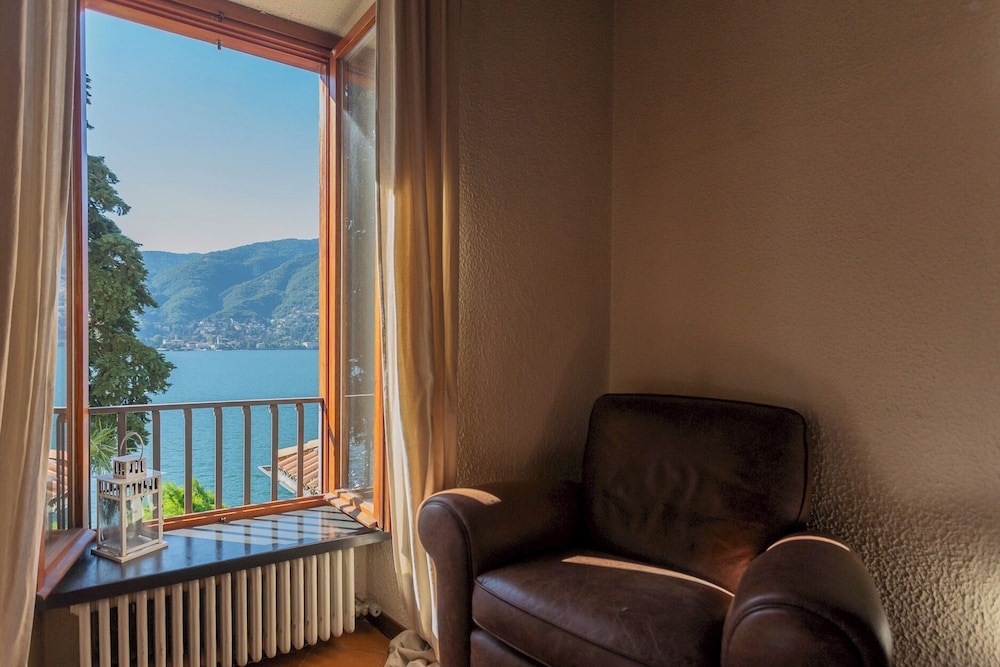 Front Lake Apartment With Private Funicular by Rent all Como