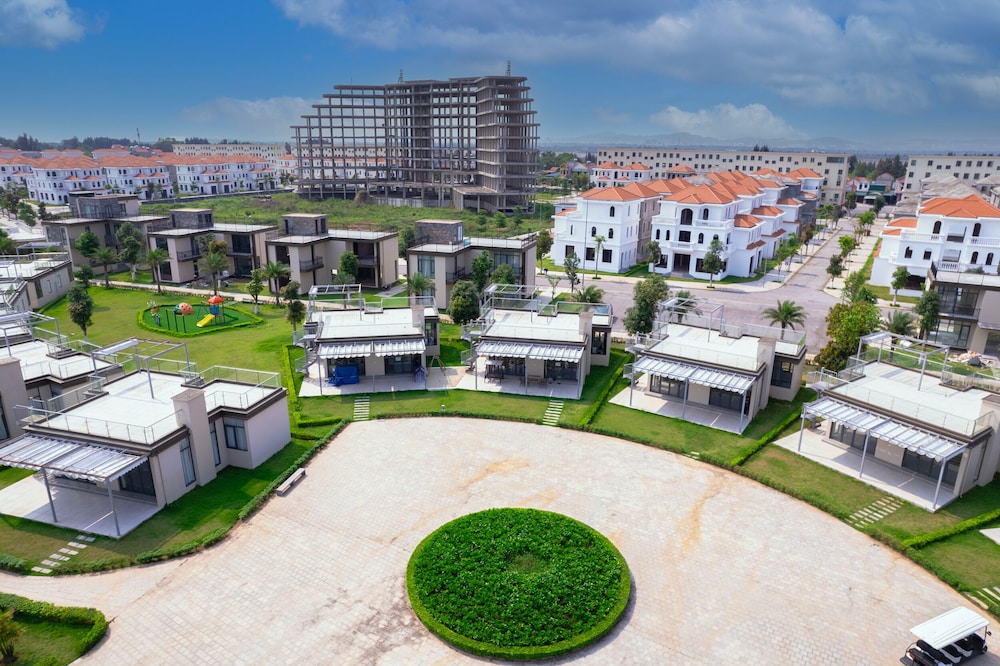 Solar LuxStay Villa - Long Beach