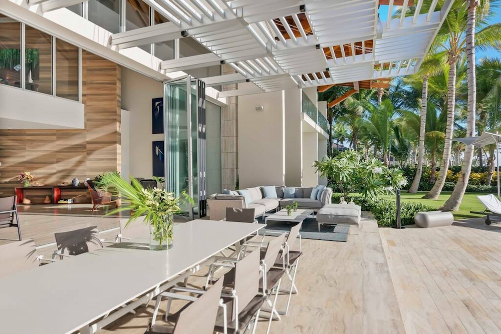 Architectural Oceanfront Masterpiece w Pool