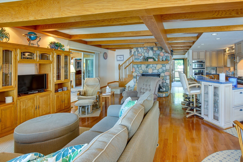 Cadillac Vacations - Lakefront Cadillac Retreat w/ Sauna  Boating! - Property Image 4