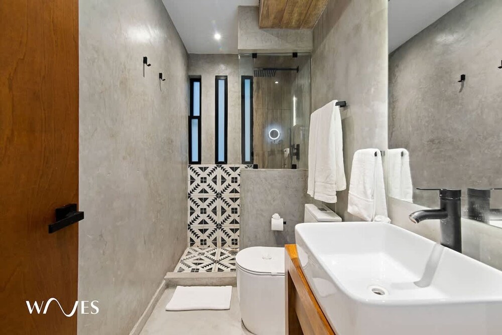 Ocean Breeze Loft Steps Away From Hotel Zone