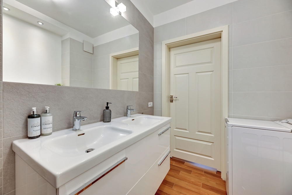Aura - Riverside & Parking by Downtown Apartments