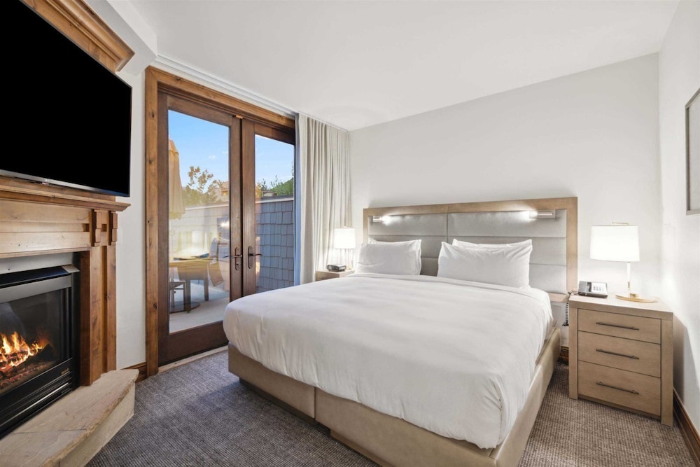 Luxury 3 Bedroom at The Aspen Mountain Residences in Downtown Aspen
