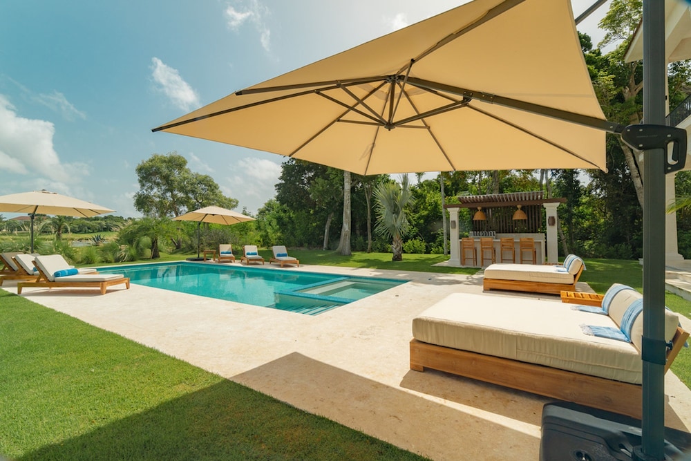 Lake Villa With Pool Table Tennis and Billiard