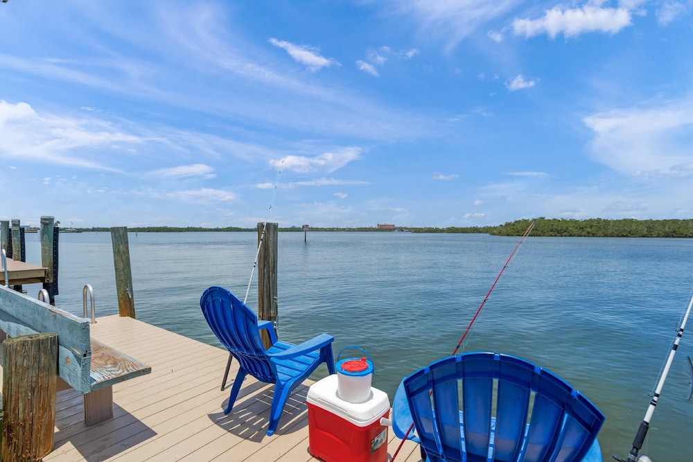 Coastal Breeze Siesta Entire 4-unit Complex With Dock