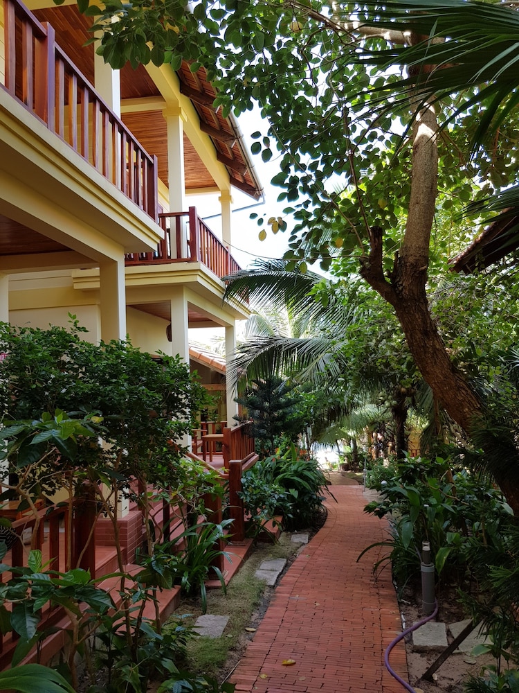 Free Beach Resort