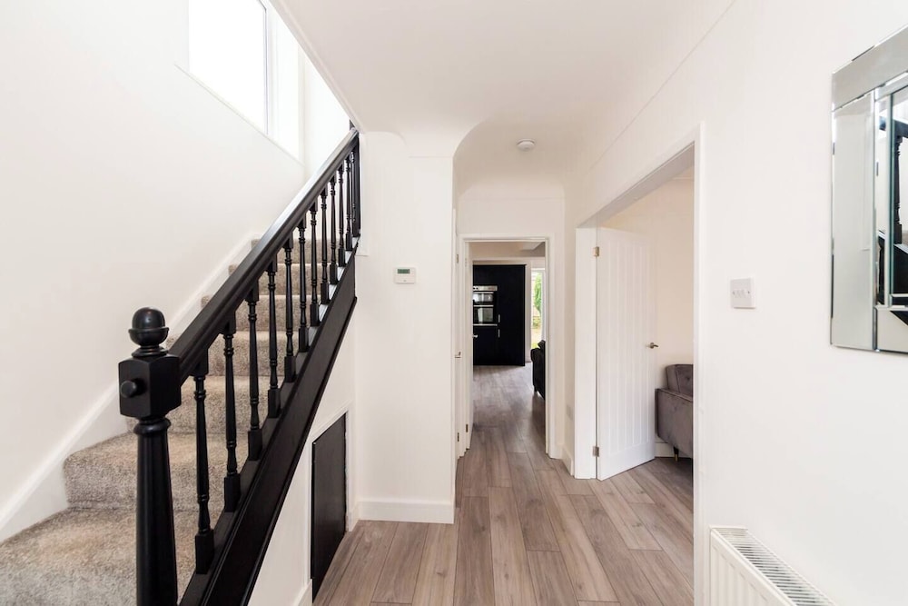 Hillfoot House