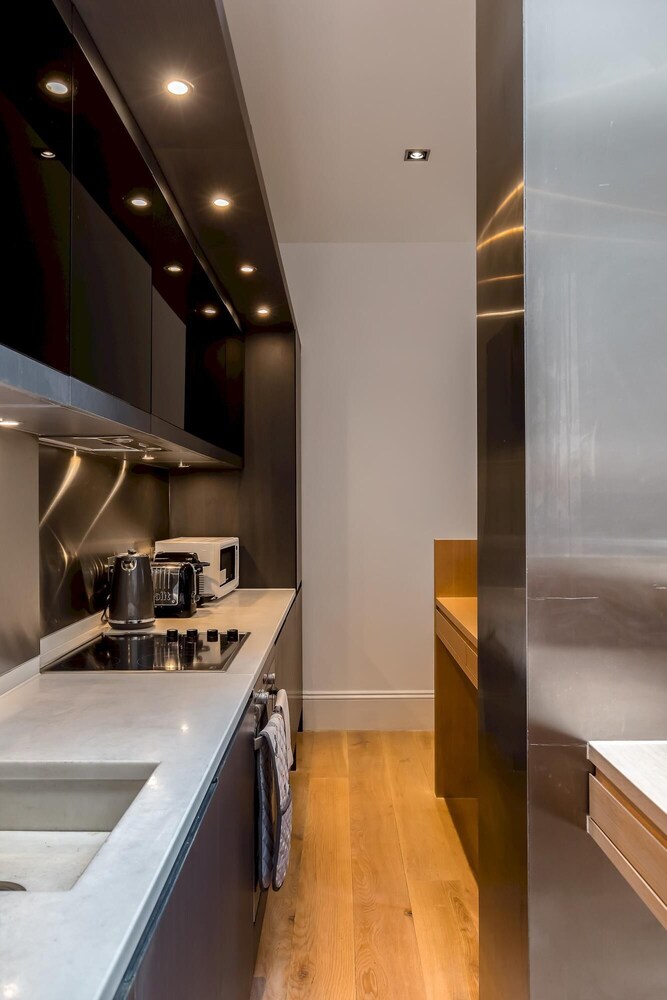 Newly Refurbished 2-bed Apartment in Knightsbridge