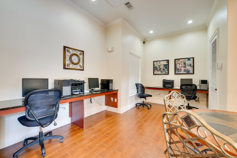 9 Mi to Disney: Davenport Condo w/ Community Pools view 4