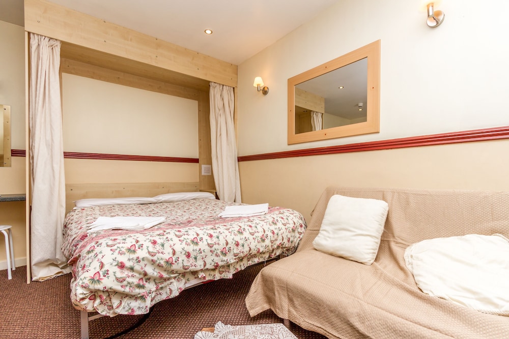 Lynton Apartments