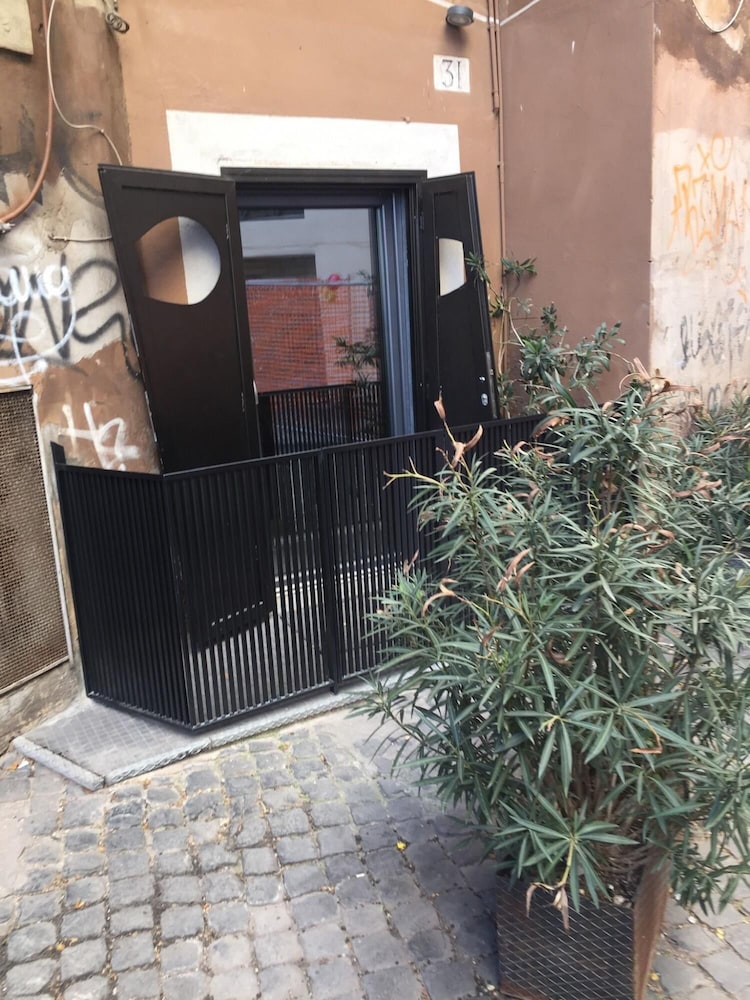 The Essential - Trastevere Design Studio