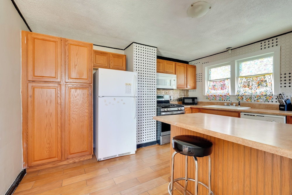 Charming & Convenient Home in Butler