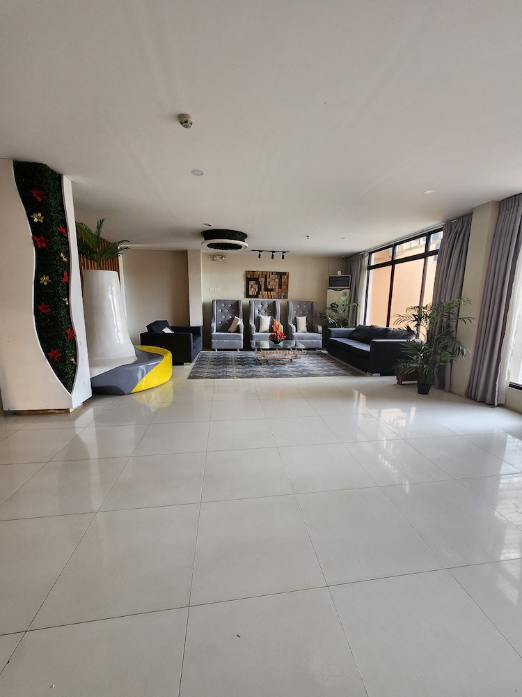 DLT Suites Cebu powered by Cocotel