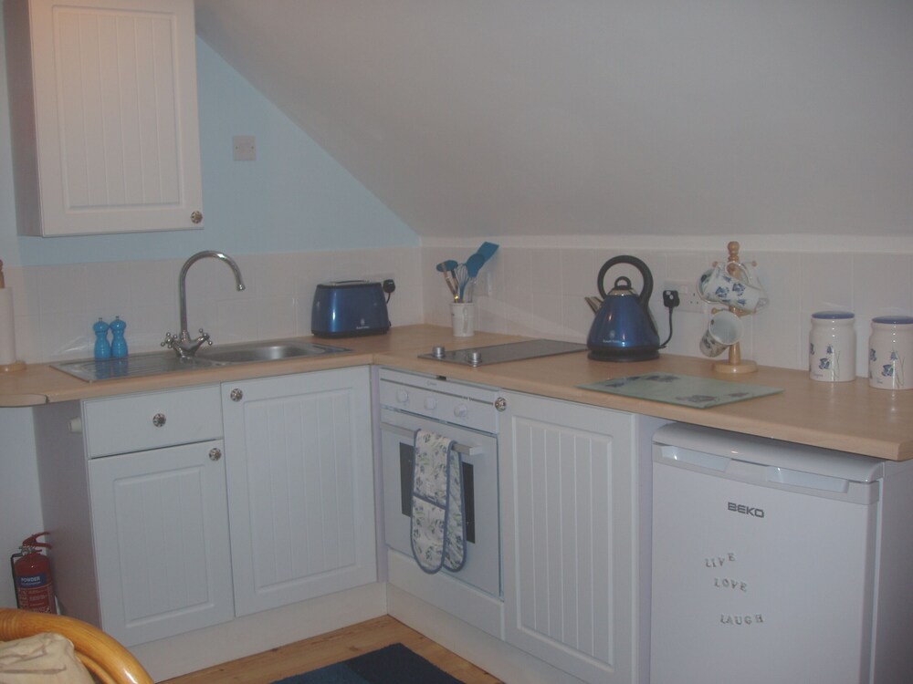 1bed Cottage Sleeps 2 - Enclosed Garden, Pets, Bbq view 5