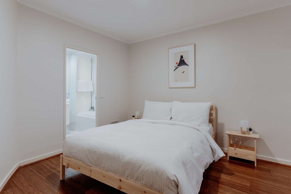Central 2-bed With Gym and Parking