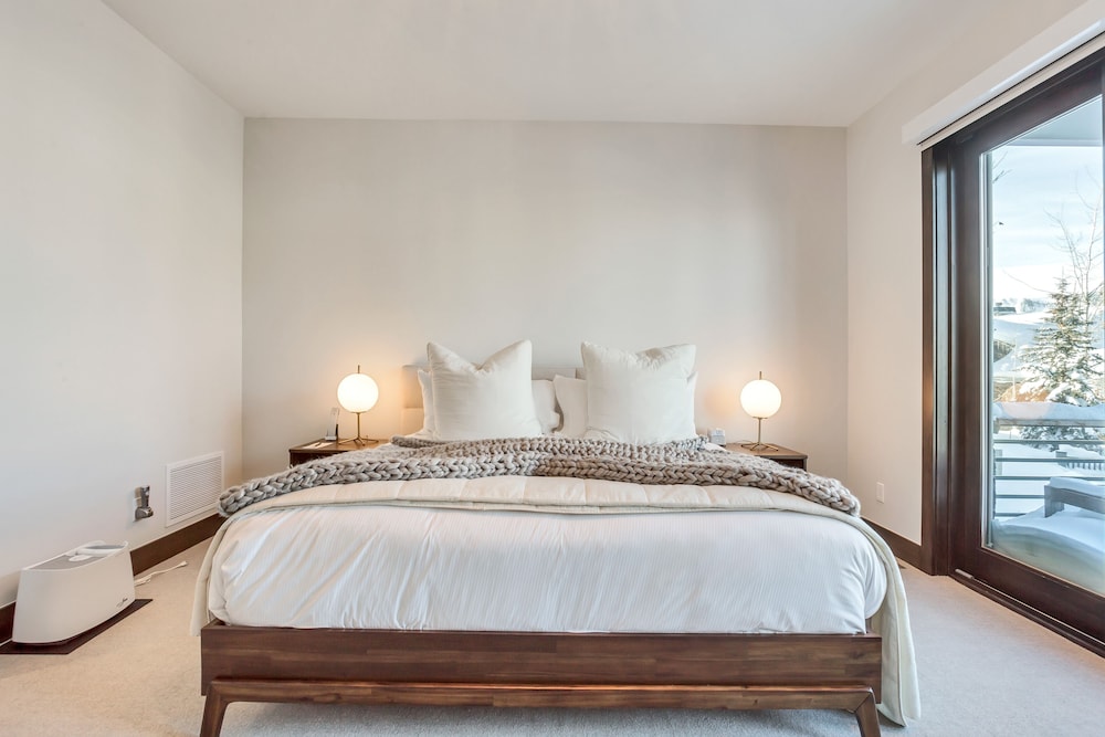 Luxury Five Bedroom Private Home with stunning Park City views 5 Home by RedAwning view 5