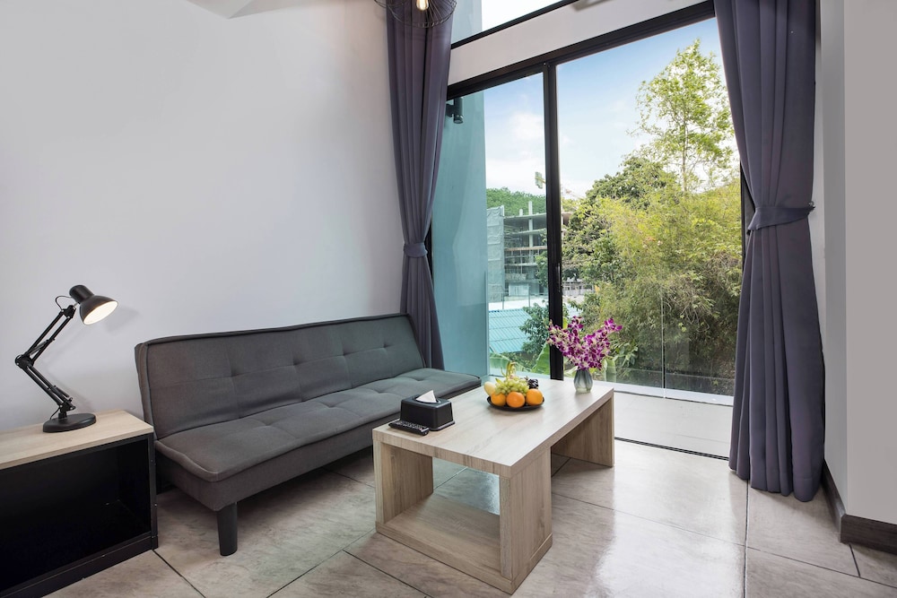 Nai Harn Duplex near the Beach UTL B125