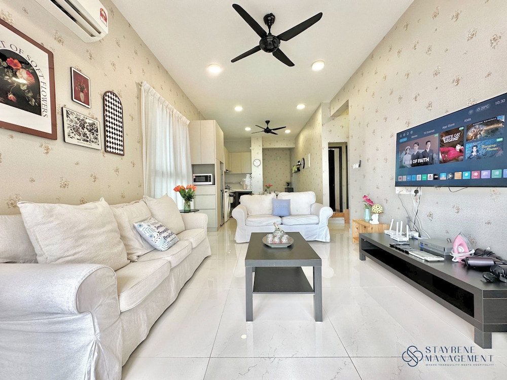 Country Garden Danga Bay Sea View Homestay by Stayrene