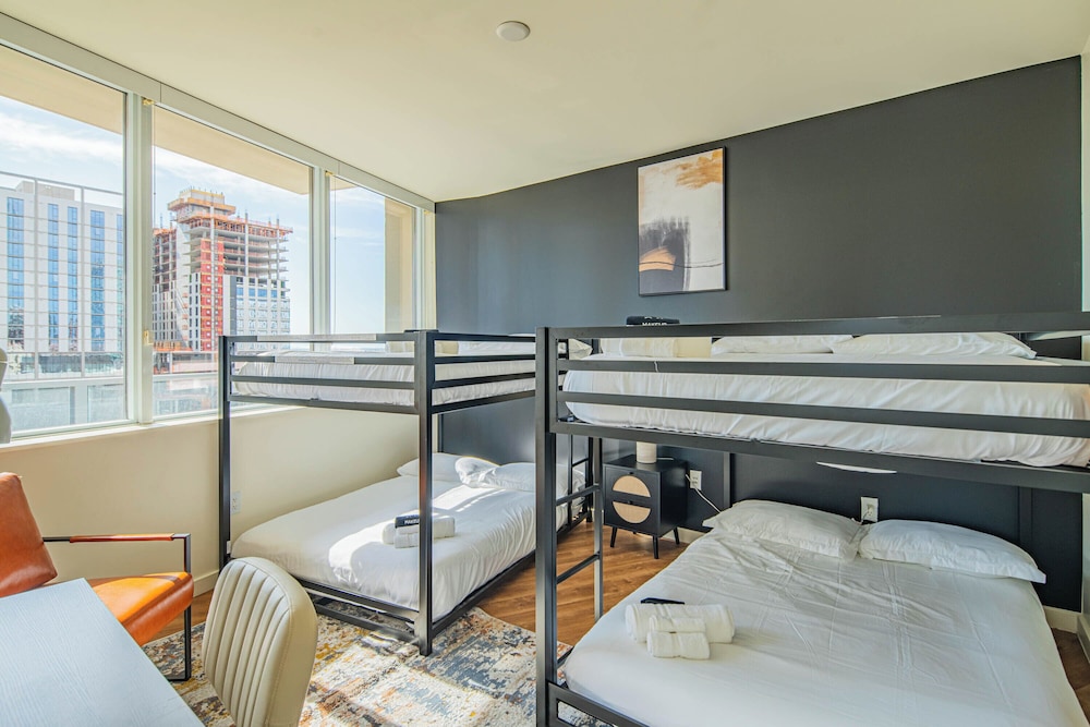ROVE LIVING/KL - 44 Monroe
