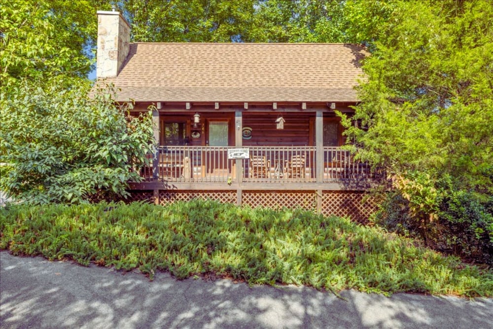 Backwoods Secluded Cabin Escape for 8 Guests