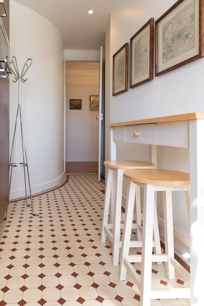 Eiffel Park Peaceful 1 Bedroom Apt Near the Eiffel Tower
