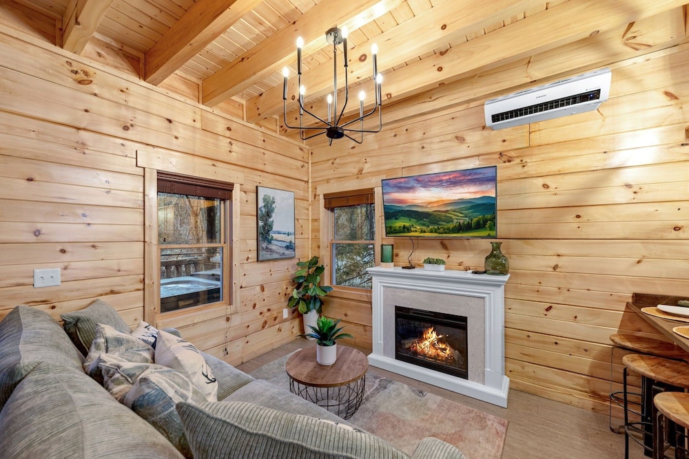 Knock On Wood 1 Bedroom Cabin