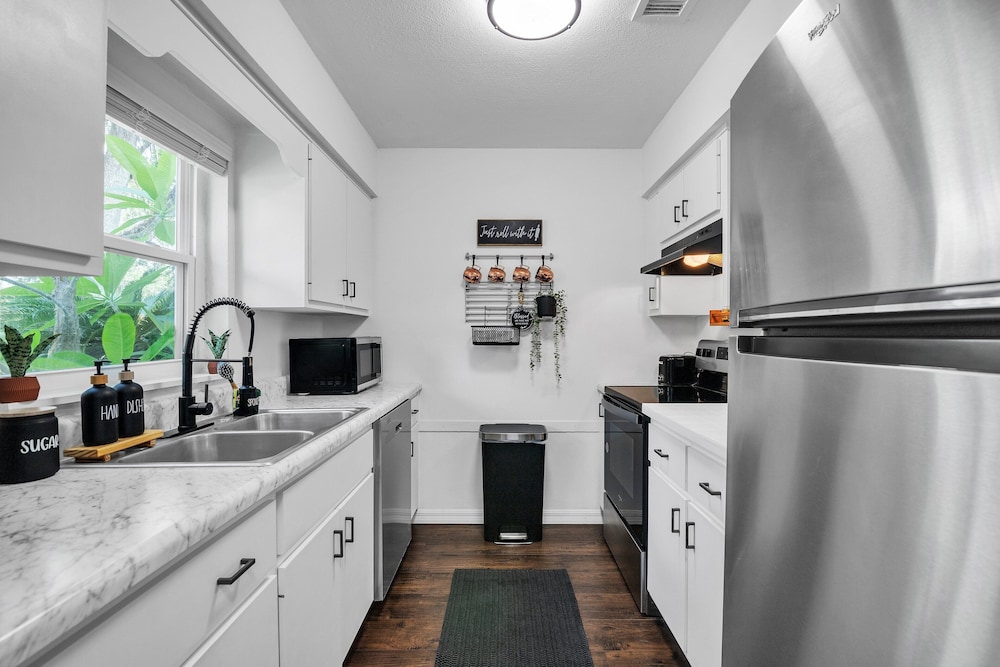 Be Our Guest - Cozy Townhome Near Downtown Ocala 2 Bedroom Townhouse