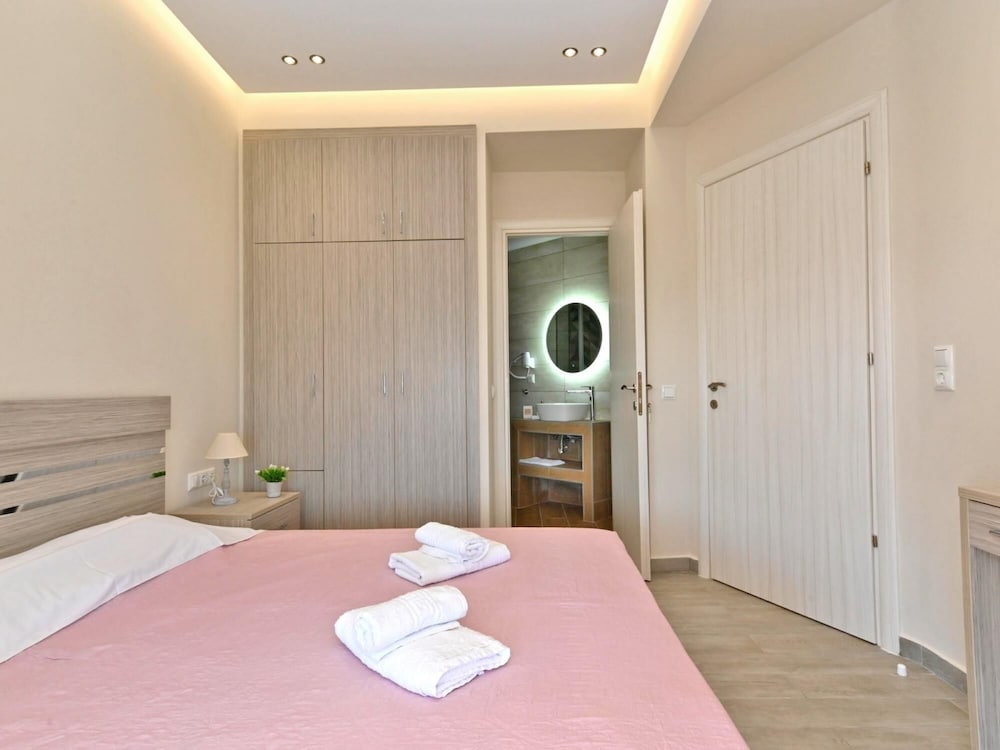 Sabbia Seafront Apartment 3 by Travelpro Services view 3