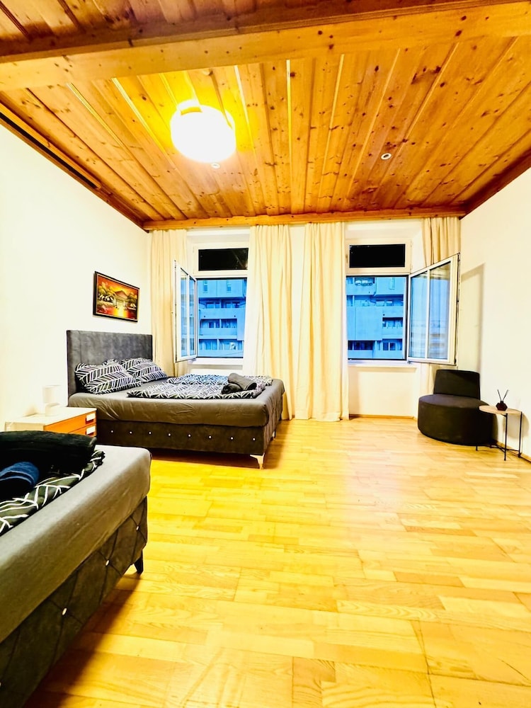 Cozy 4BR Apt for 12P Near FAC Platz