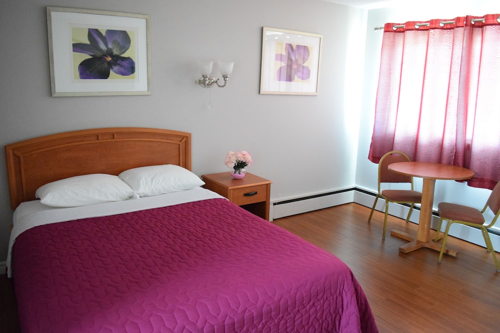 Lundy's Motel - Image 2