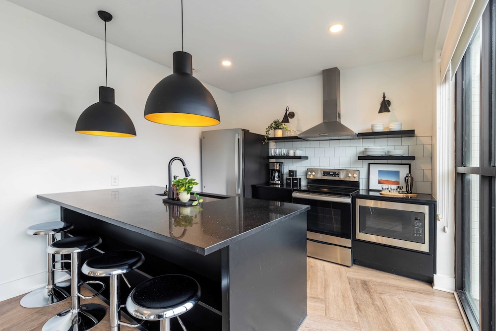 Dual Bachelor Pads w/ Rooftop Lounge & Games Sleeps 26 5 Min to Broadway