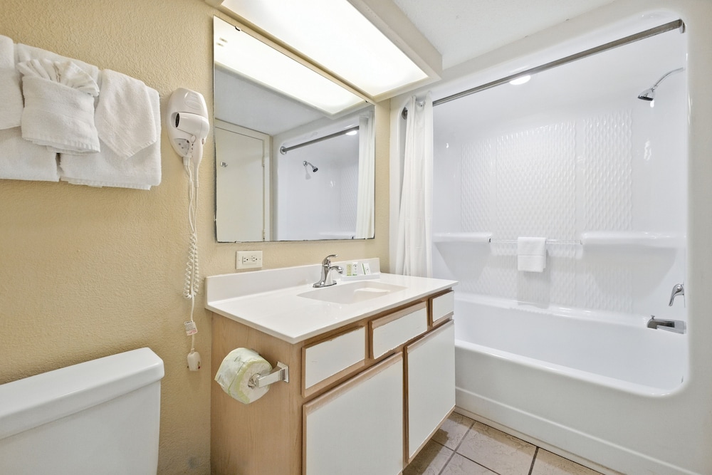 Atlantica 657 2 Bedroom Condo