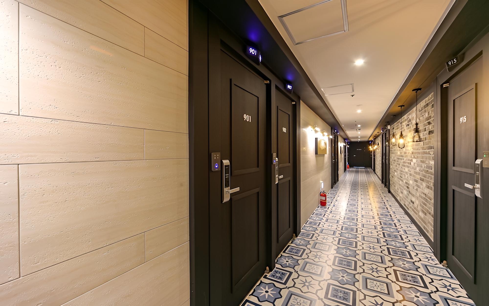 Changwon Sangnam-dong Hotel Chris B view 5