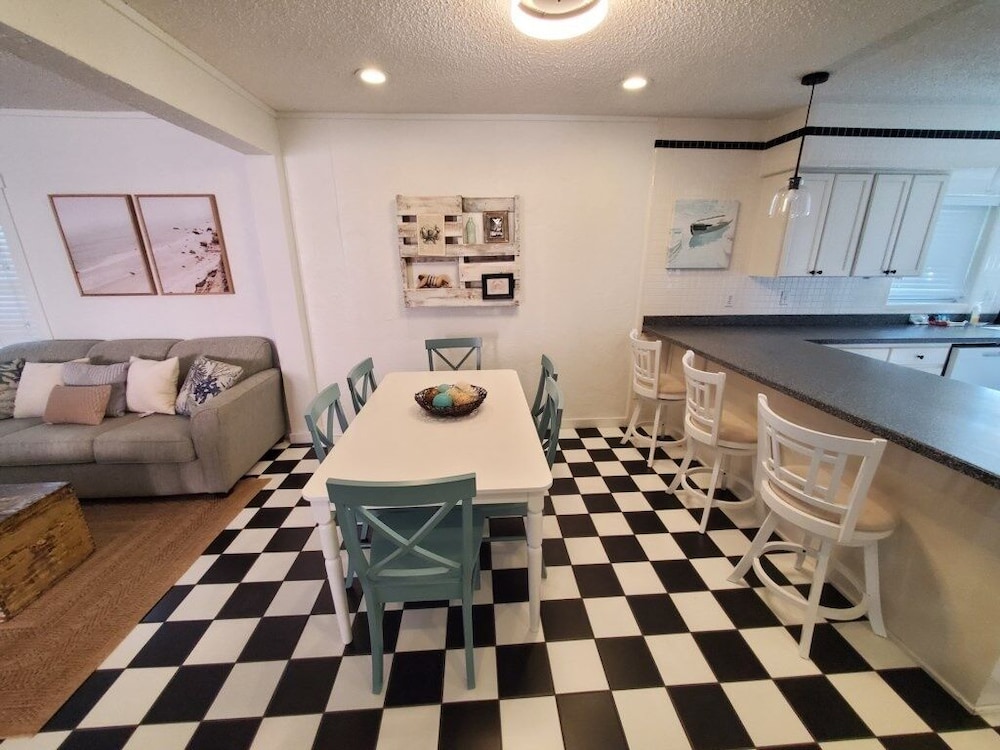 Coastal Bliss - Oceanfront Home 3 Bedroom Home
