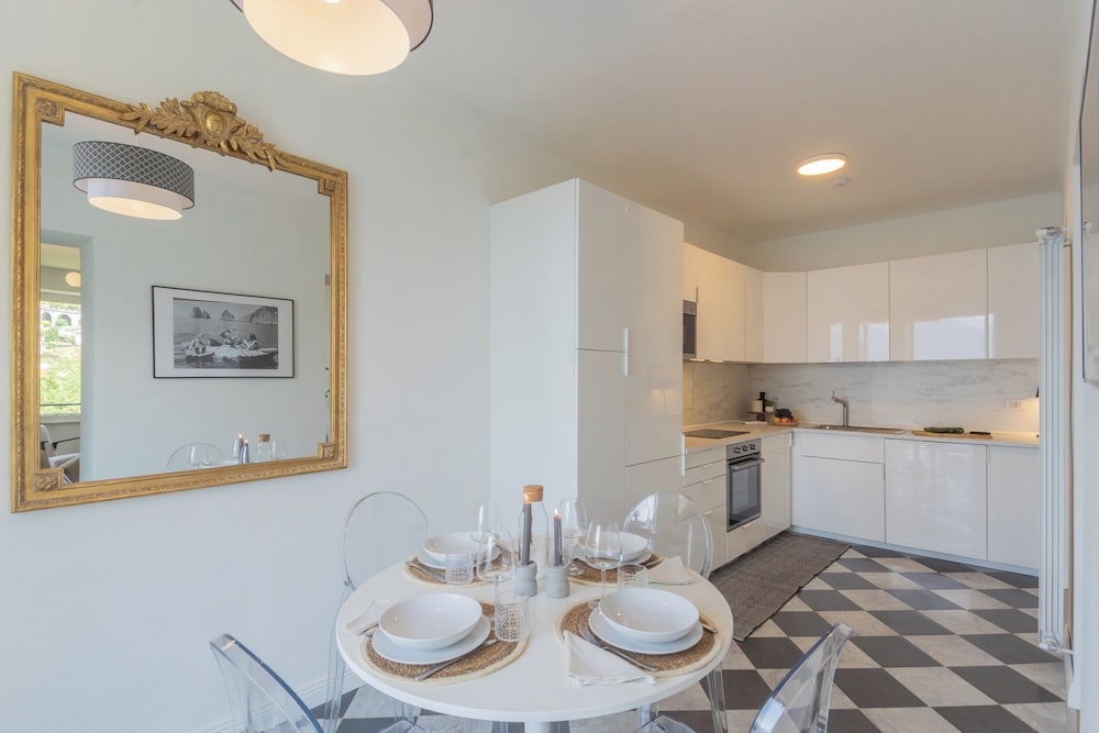 Lakeview Apartments by Rent all Como