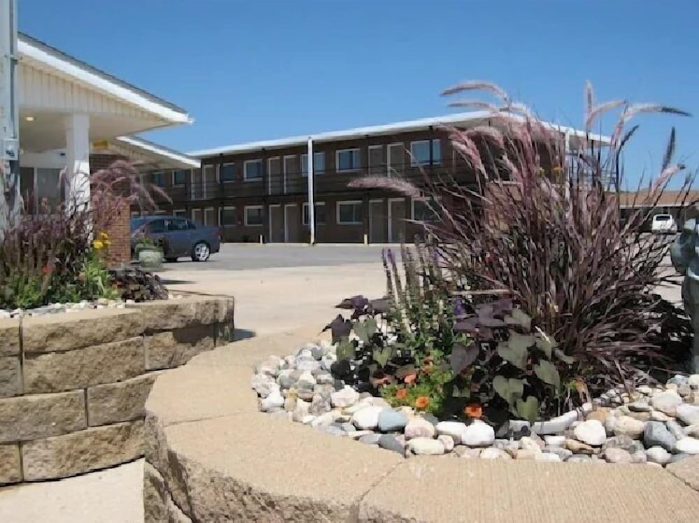 Travelers Lodge Motel Marshall view 5