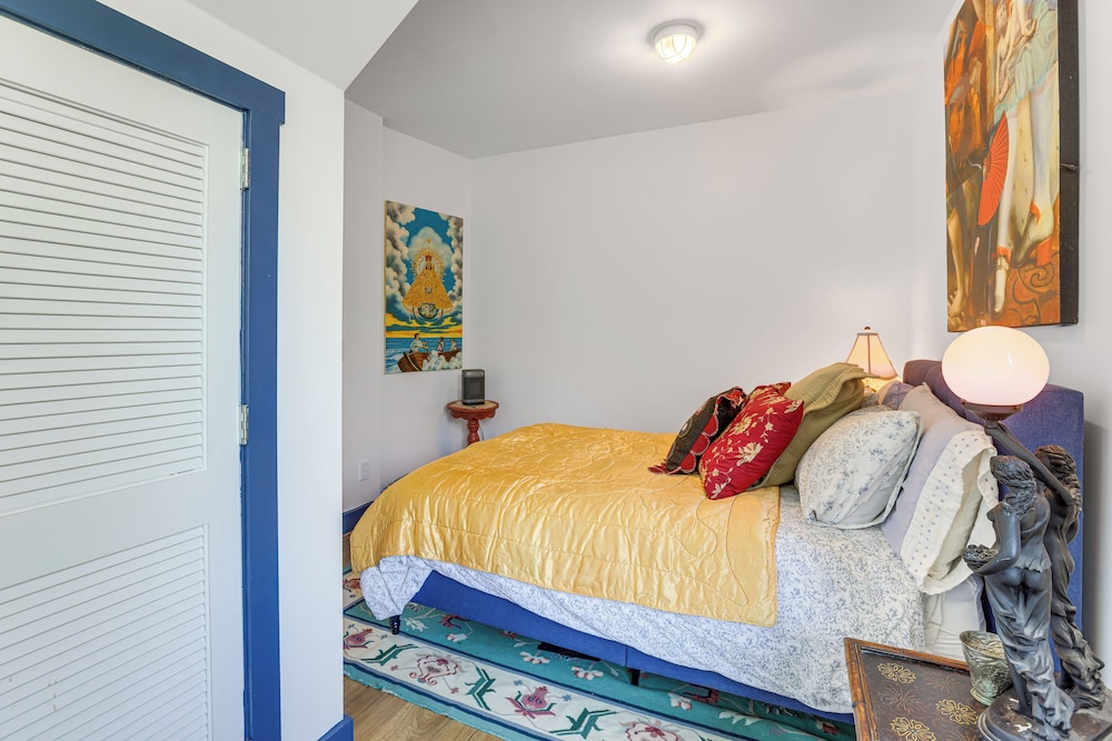 2 Docks + Paddleboard: Lakefront Alabama Retreat!