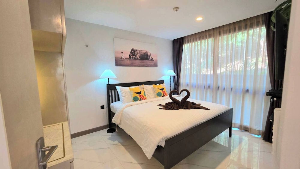 Room-a301- 1 Bedroom Corner Condo Forest