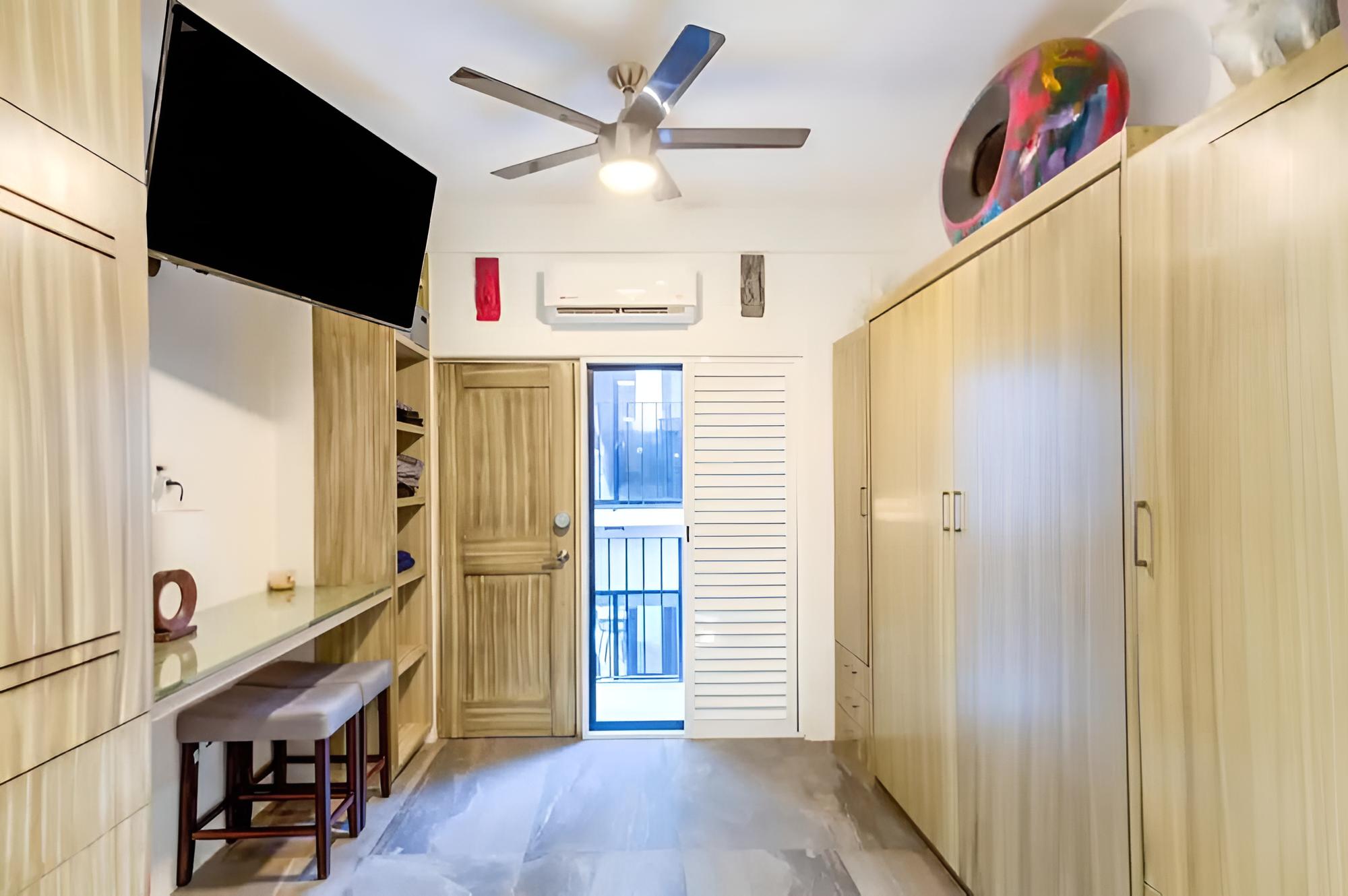 5D - Super Studio Well Laid out Everything you Need - Stunning Rooftop Inifinity Pool view 3