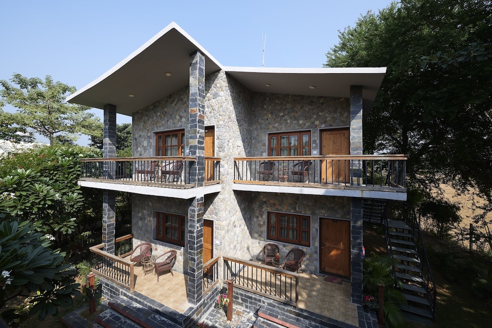 Aacorn Hideaway Resort & Spa